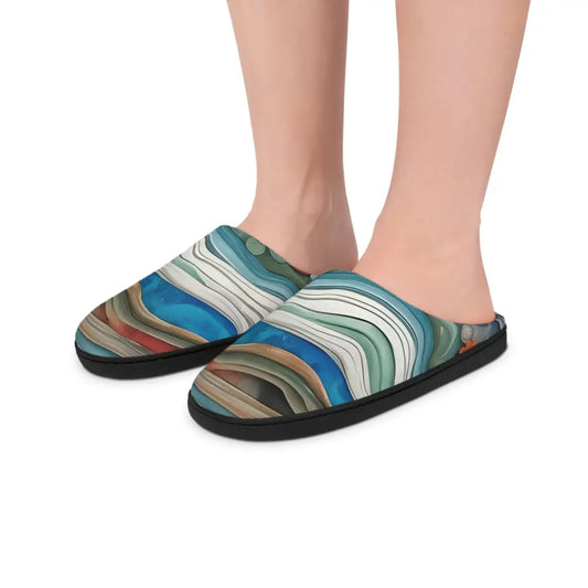 Abstract-patterned indoor slippers for men with ocean-inspired design and coastal comfort