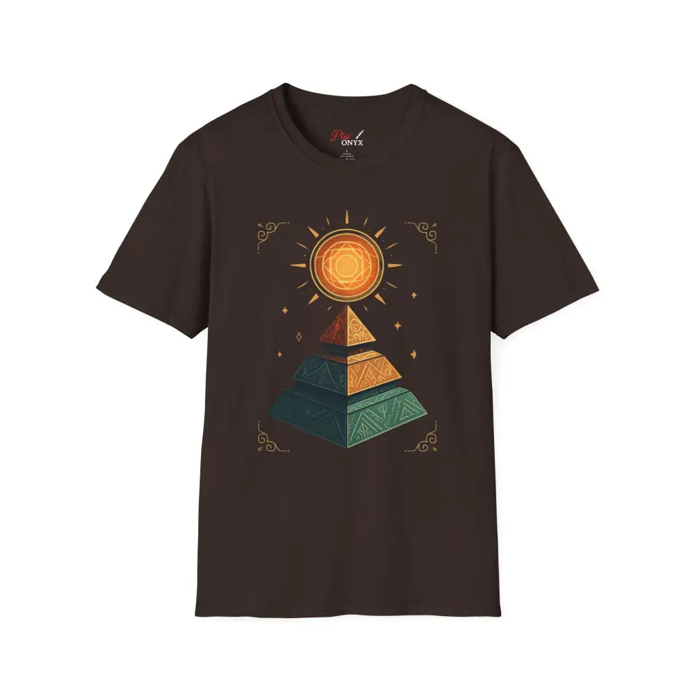 Brown short-sleeved T-shirt with pyramid graphic, ideal for nature lovers and casual wear